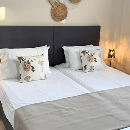 Georgia's Apartments, - Complex S איפסוס