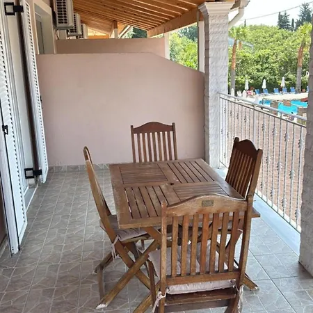 Georgia's Apartments, - Complex S בית כפרי איפסוס