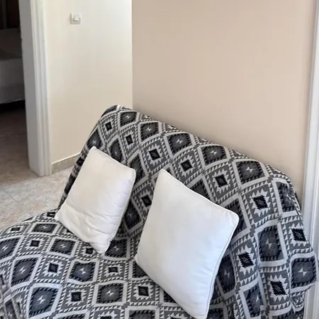 Georgia's Apartments, - Complex S