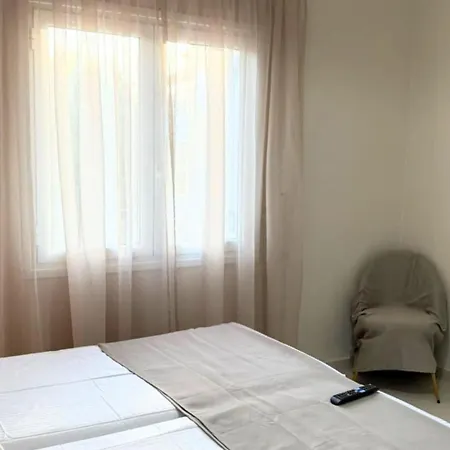 Georgia's Apartments, - Complex S Landsted *