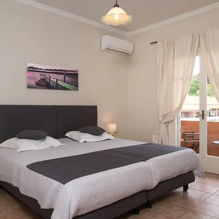 Georgia's Apartments, - Complex S