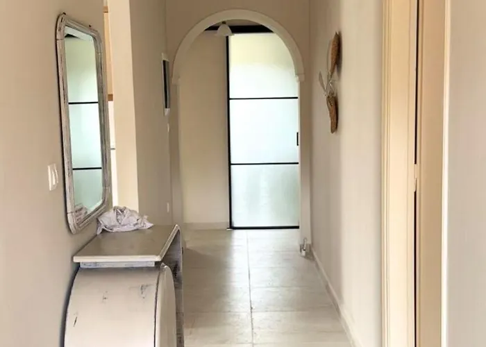 Georgia's Apartments, - Complex S *