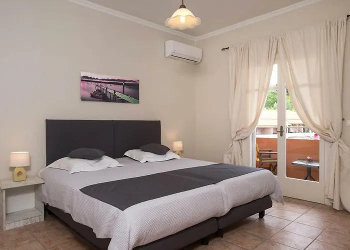 Georgia's Apartments, - Complex S